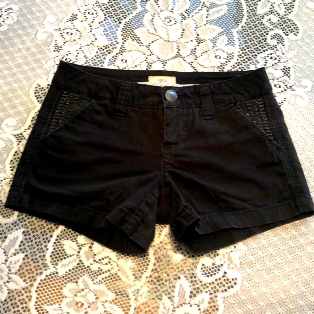 BKE Buckle black shorts size 24